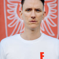Rotes F-Shirt