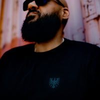Black in black FFWL-Shirt minimalistisch