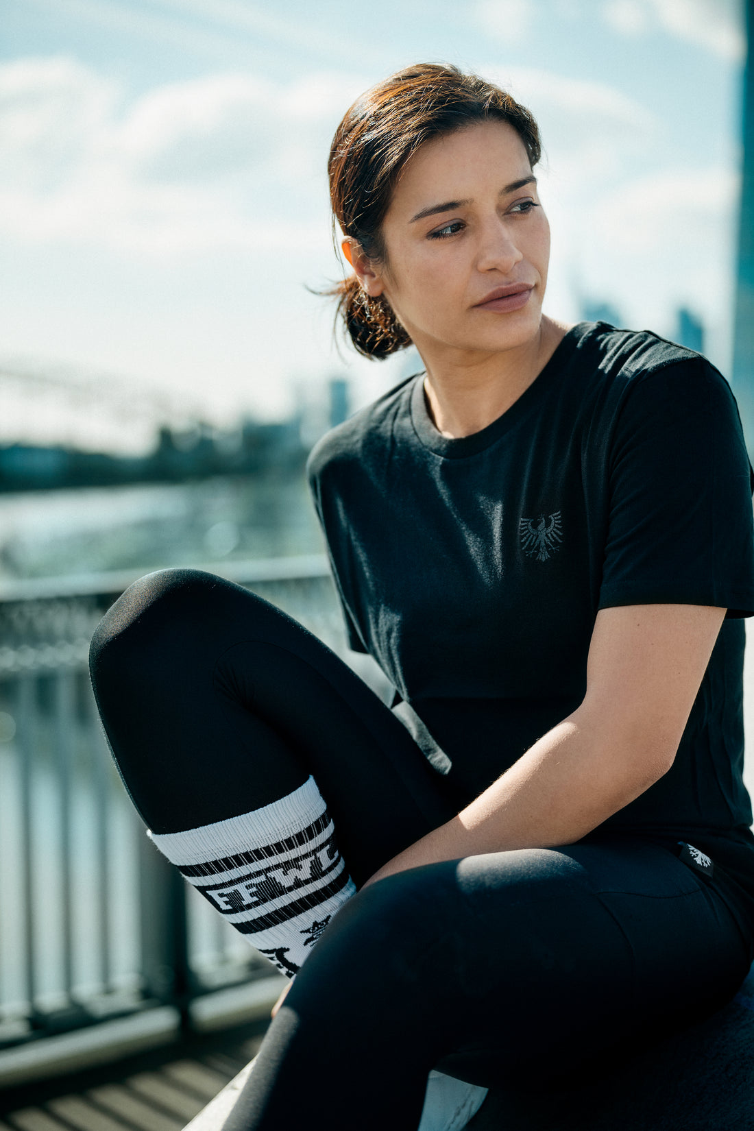 Black in black FFWL-Shirt minimalistisch