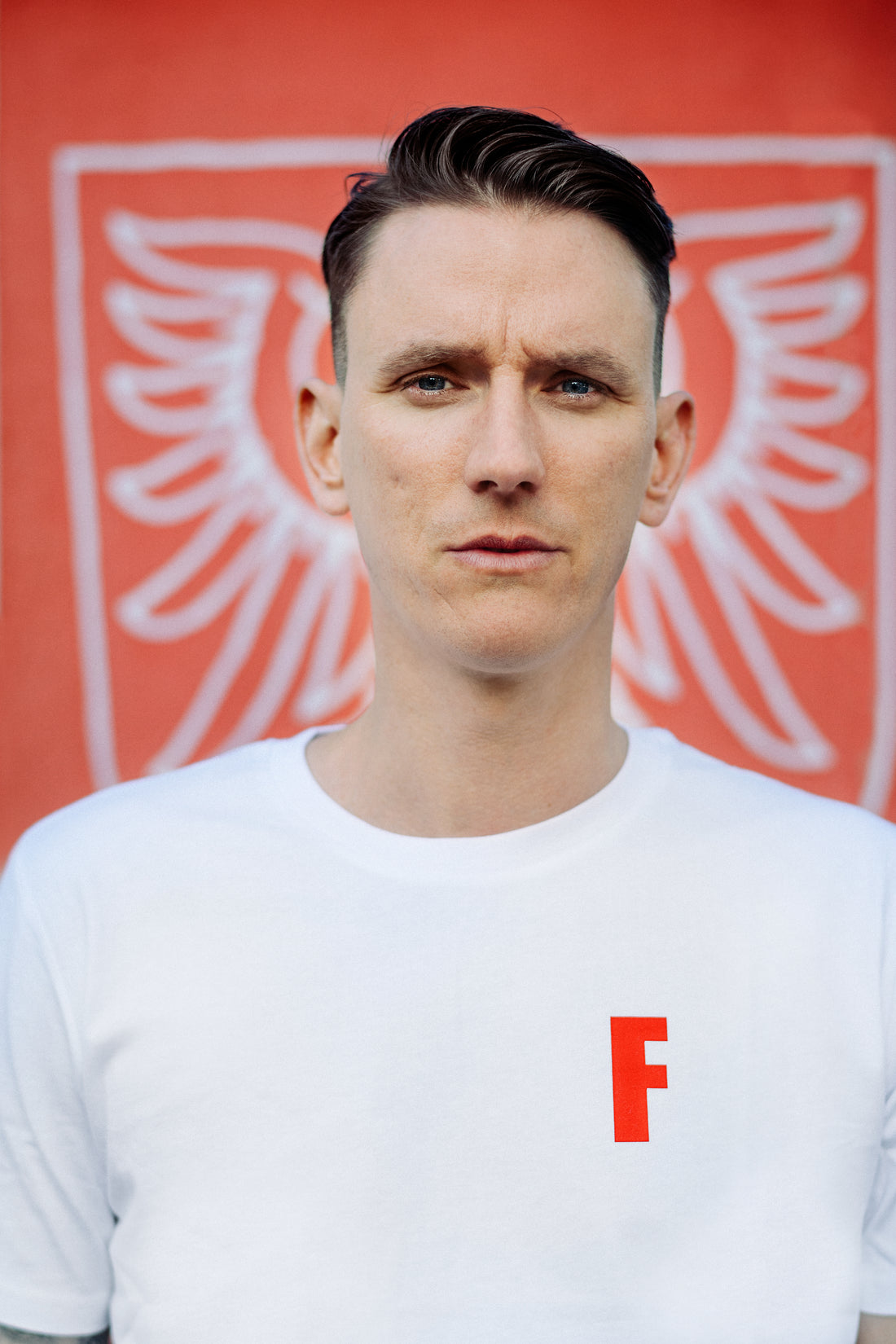 Rotes F-Shirt