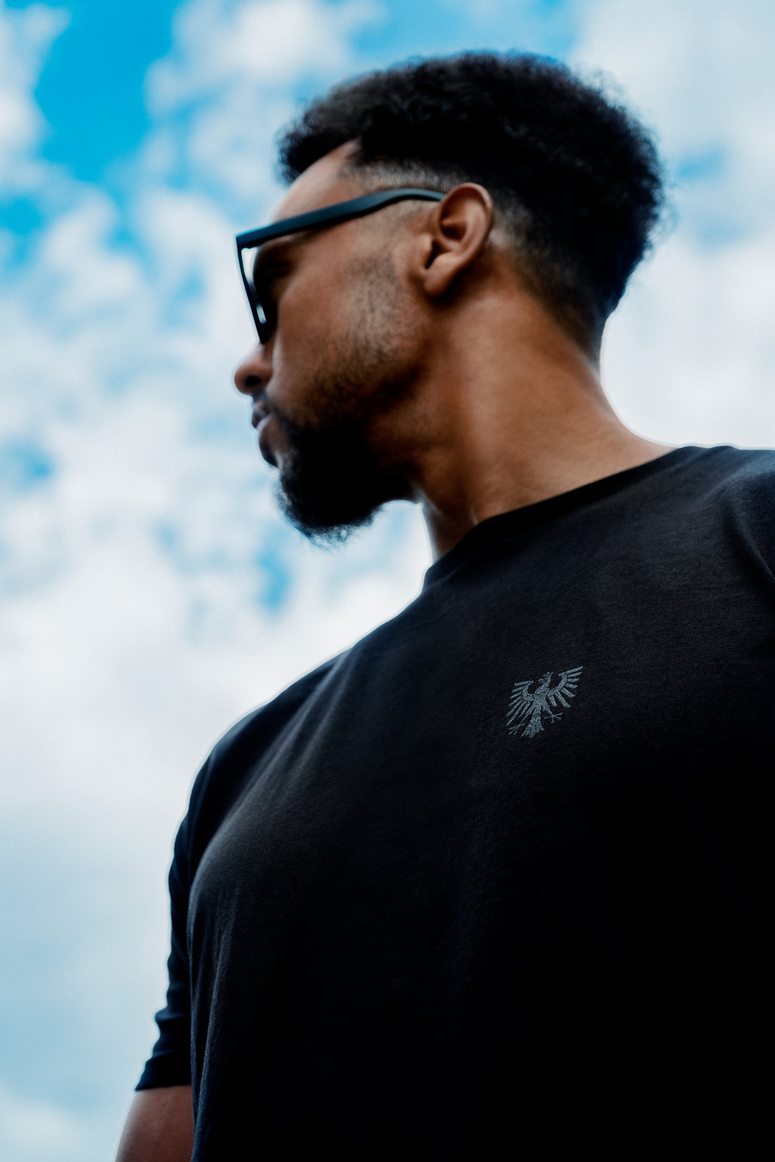 Black in black FFWL-Shirt minimalistisch
